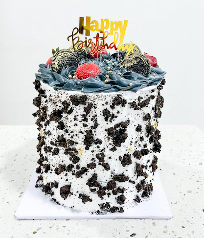 6 inch 3 layers with Oreo chunks - Available in Vanilla, Red Velvet, Chocolate, etc.