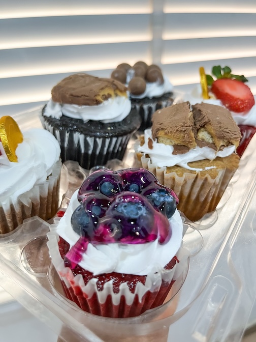 Box of 6 Cupcakes (Full toppings)