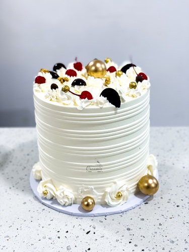 The YELLOWBLISS cake - Available in Vanilla, Red Velvet, Chocolate, etc.