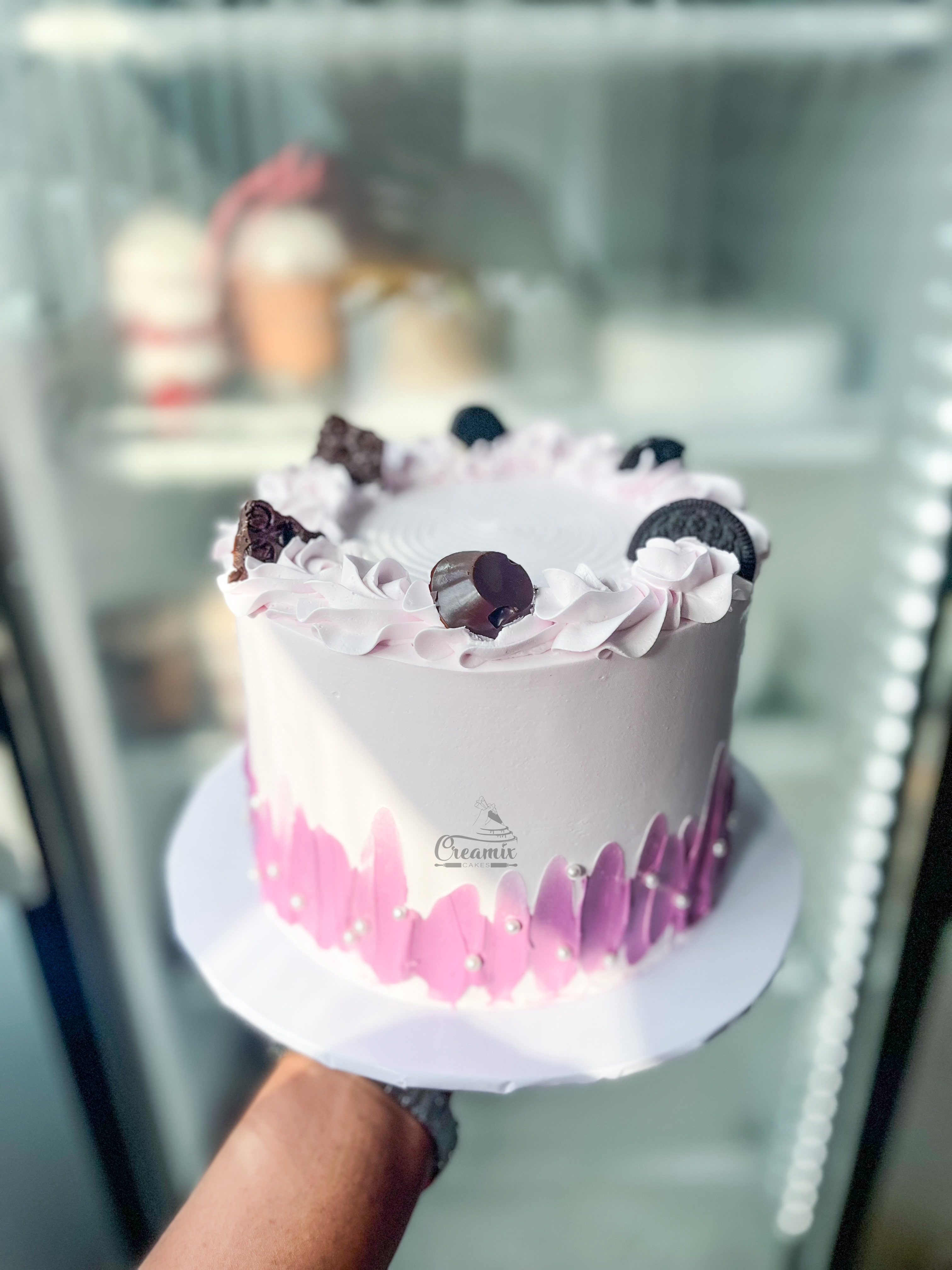 7 inch 2 layers white & grey - Available in Vanilla, Red Velvet, Chocolate, etc.